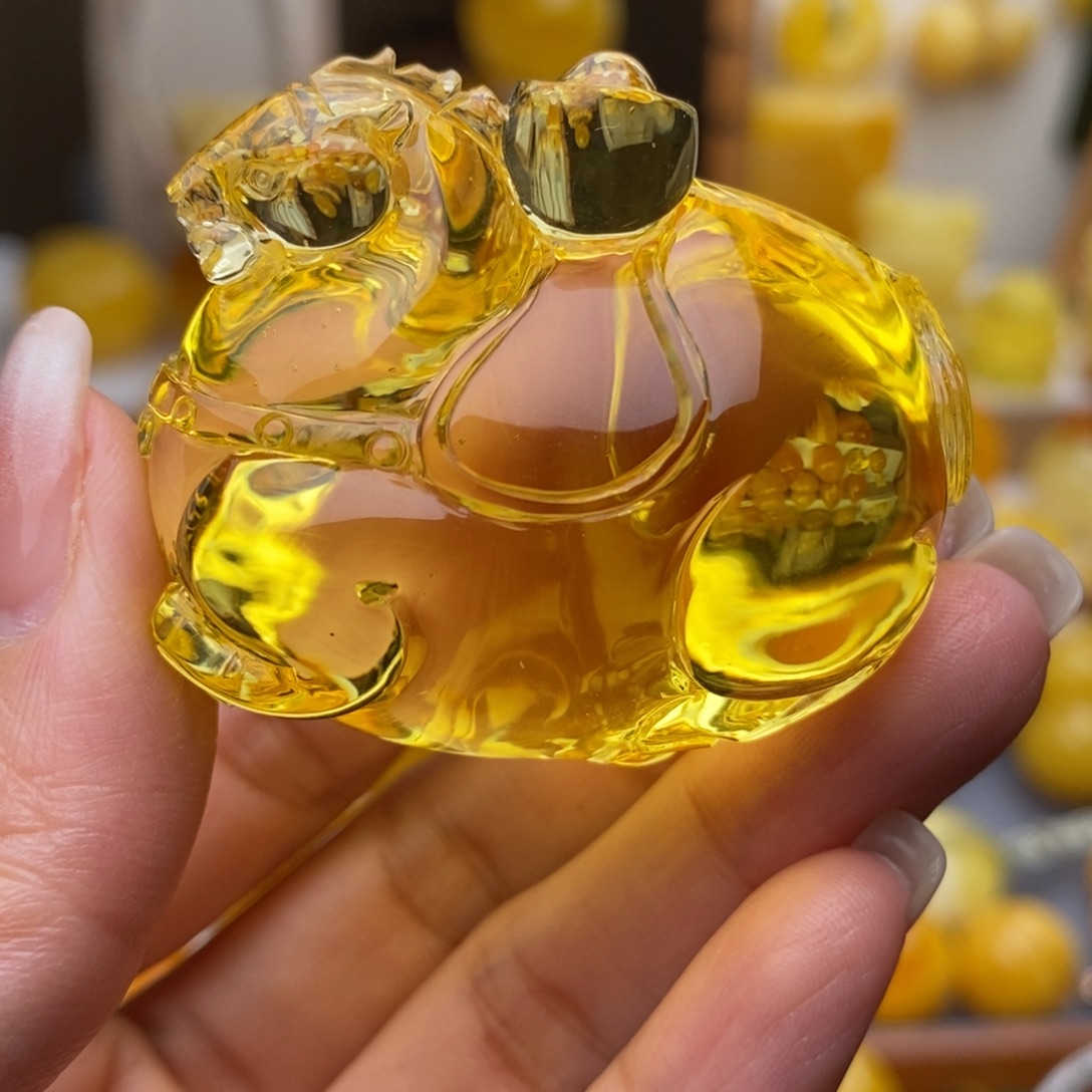 白***…蜜蜡未镶嵌颈饰唐马