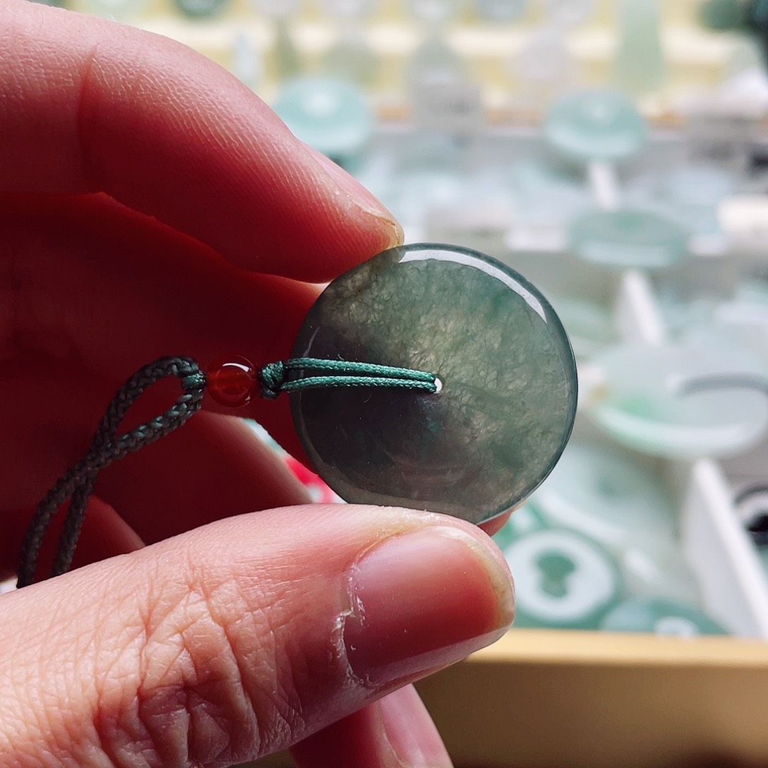 翡翠颈饰未镶嵌天然翡翠