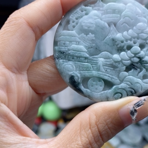 翡翠颈饰未镶嵌翡翠