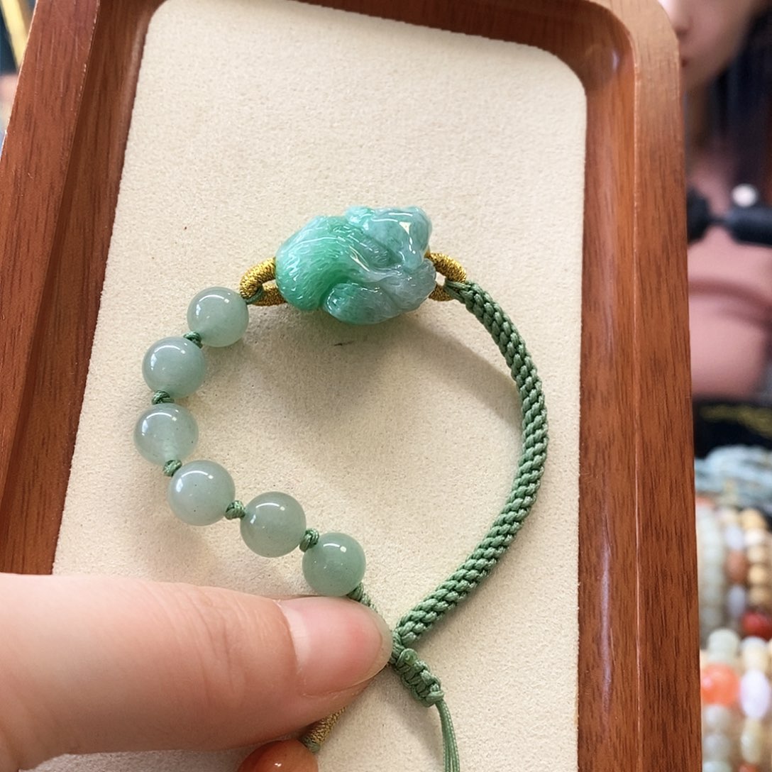 翡翠挂件未镶嵌翡翠手牌