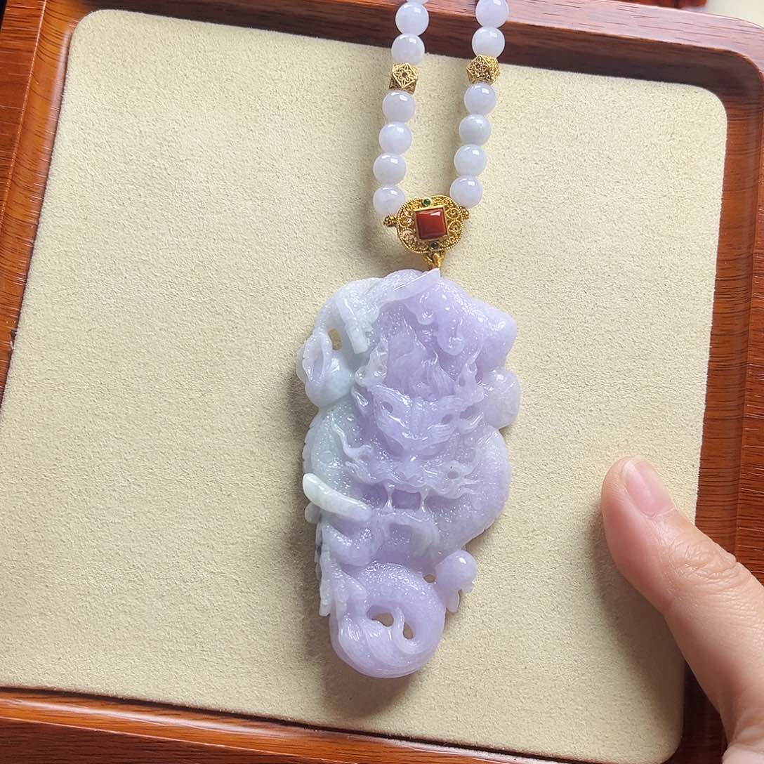 翡翠颈饰未镶嵌紫龙