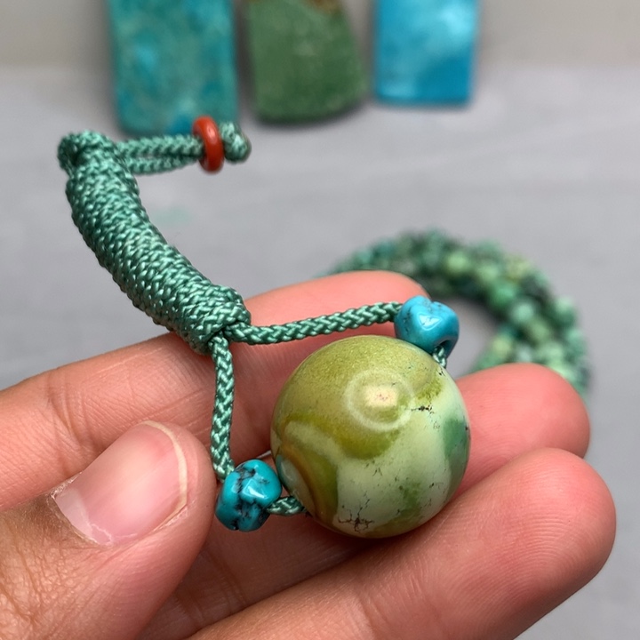 绿松石颈饰未镶嵌