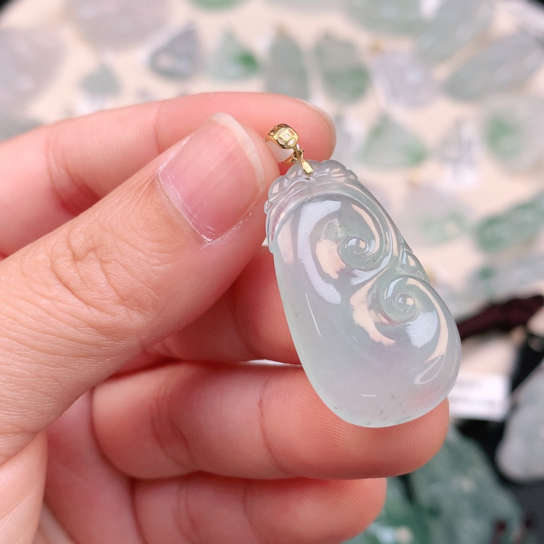 翡翠颈饰18K金镶嵌冰如意