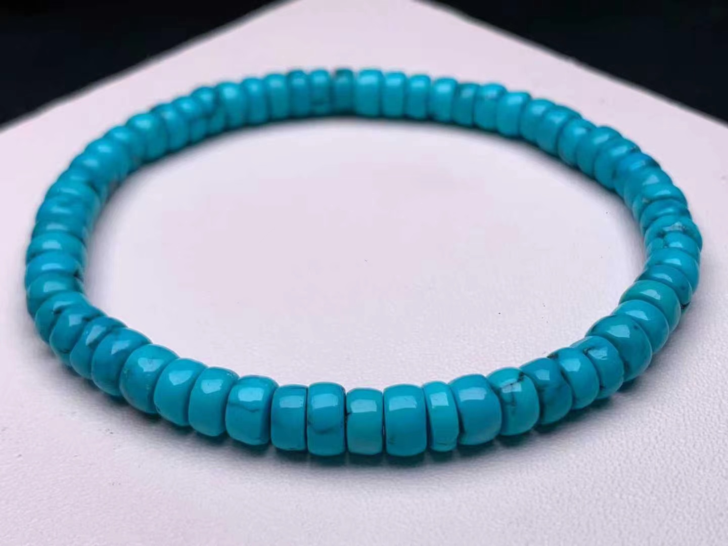 原矿高瓷玉化湖水蓝水草纹绿松石直切手串，尺寸5.5×3mm，玻璃瓷