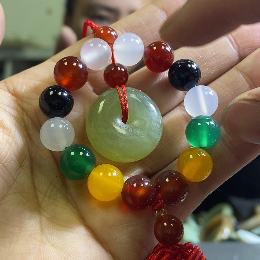 岫玉足铂镶嵌车挂多样性发货