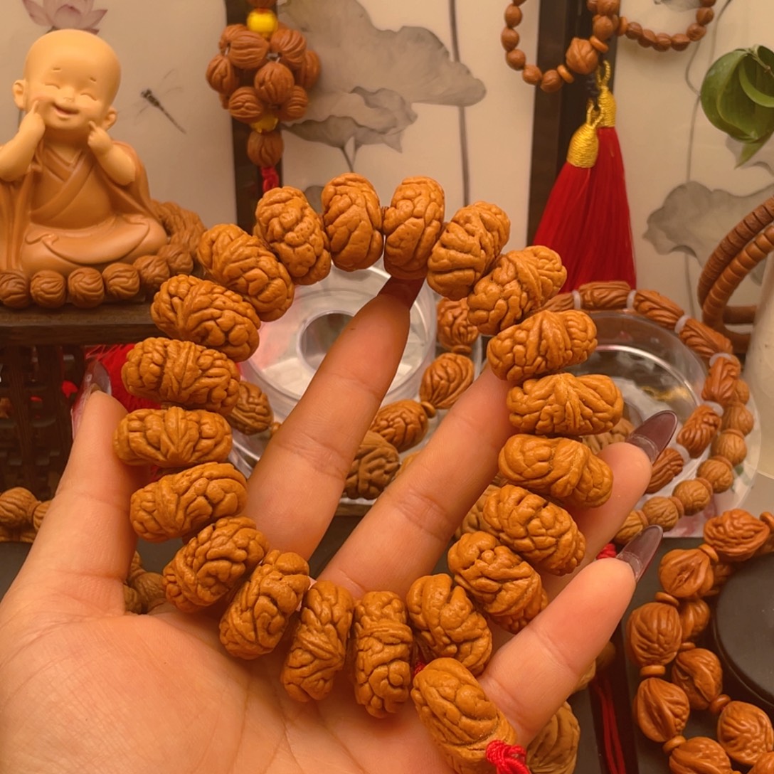 欻***欻桃核手串红红火火。红红火火