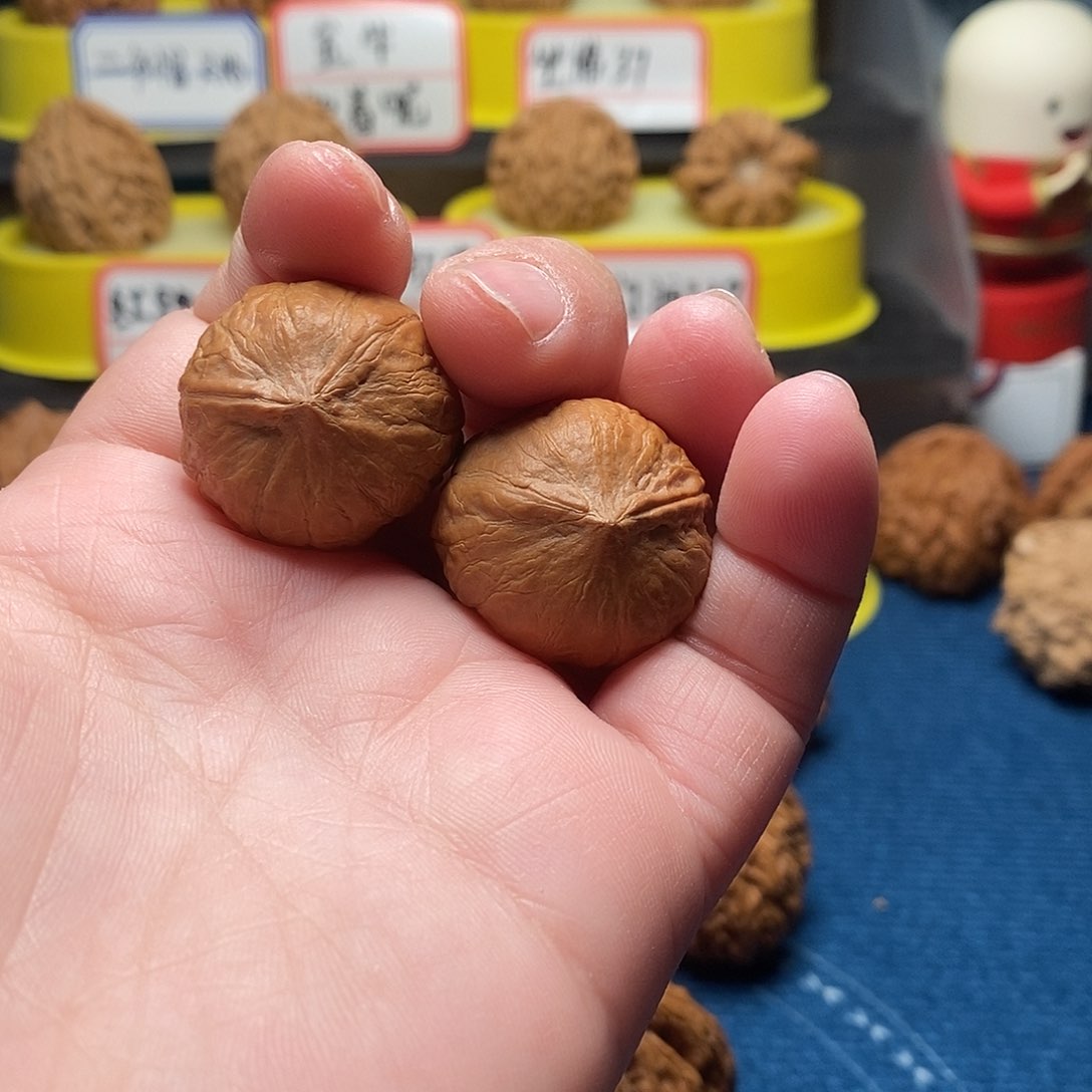 文玩核桃吊坠元宝墩