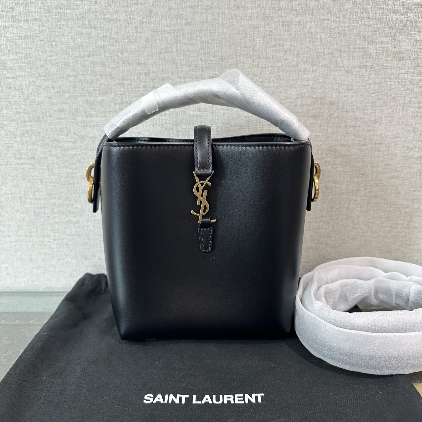 95新 YSL/圣罗兰 LE37 mini黑金手提斜挎水桶包 25049