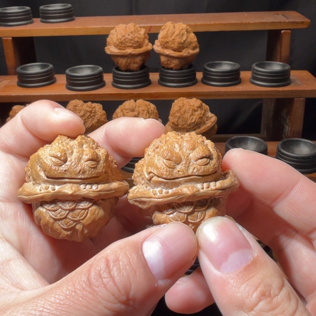 把件核桃蛤蟆头雕刻金蟾单面40