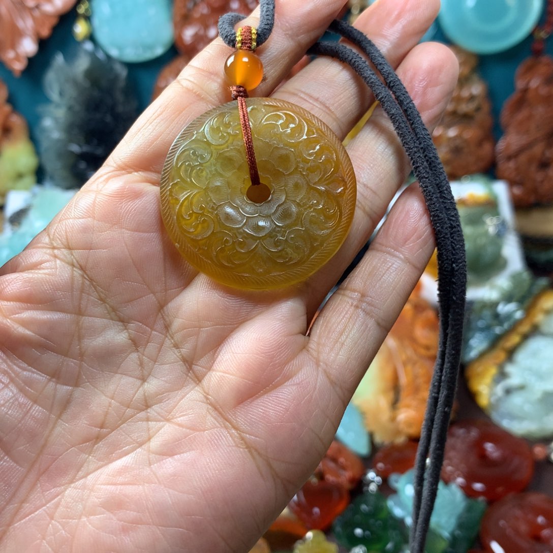 蛇纹石玉挂坠未镶嵌