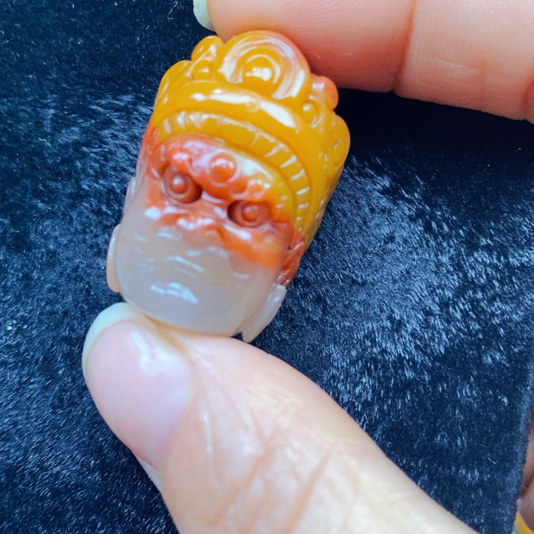 未镶嵌石英质玉（黄龙玉）颈饰