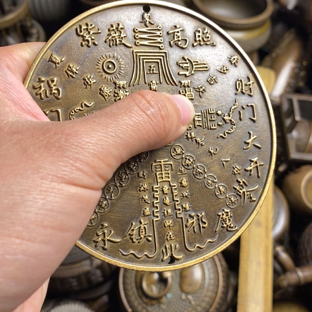 精美铜器做工精良