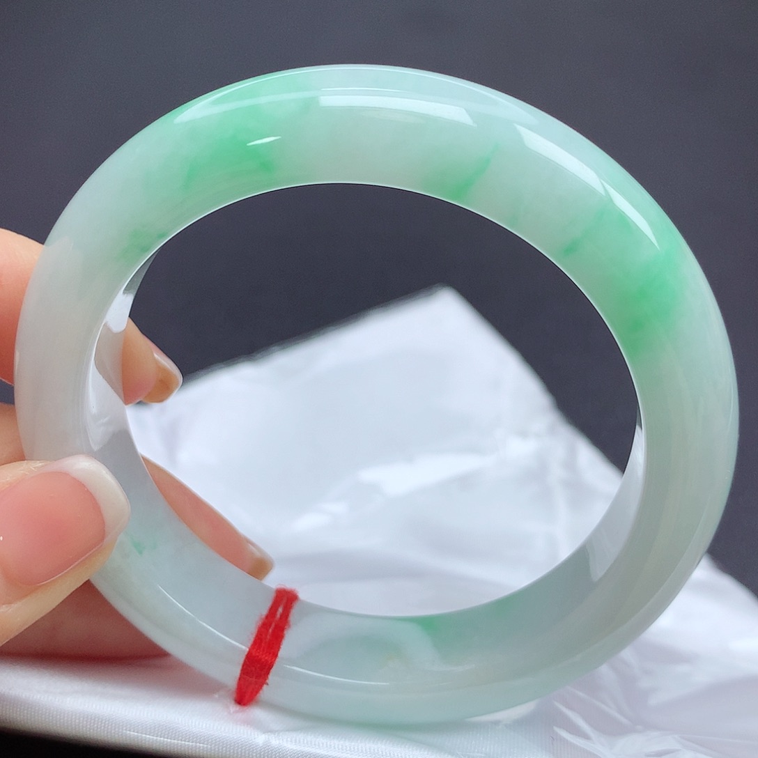 翡翠手镯未镶嵌58圈口