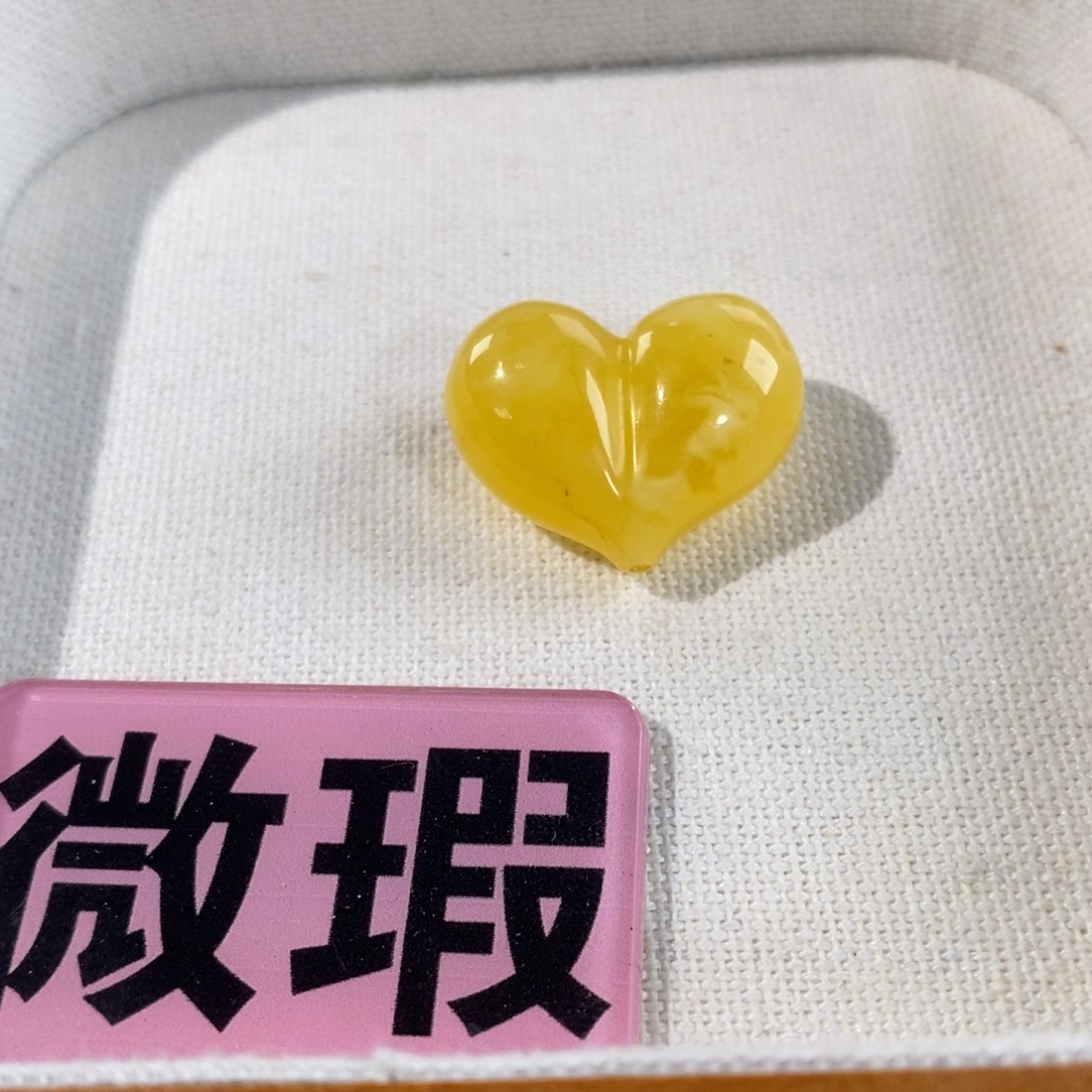 蜜蜡未镶嵌裸石屁桃