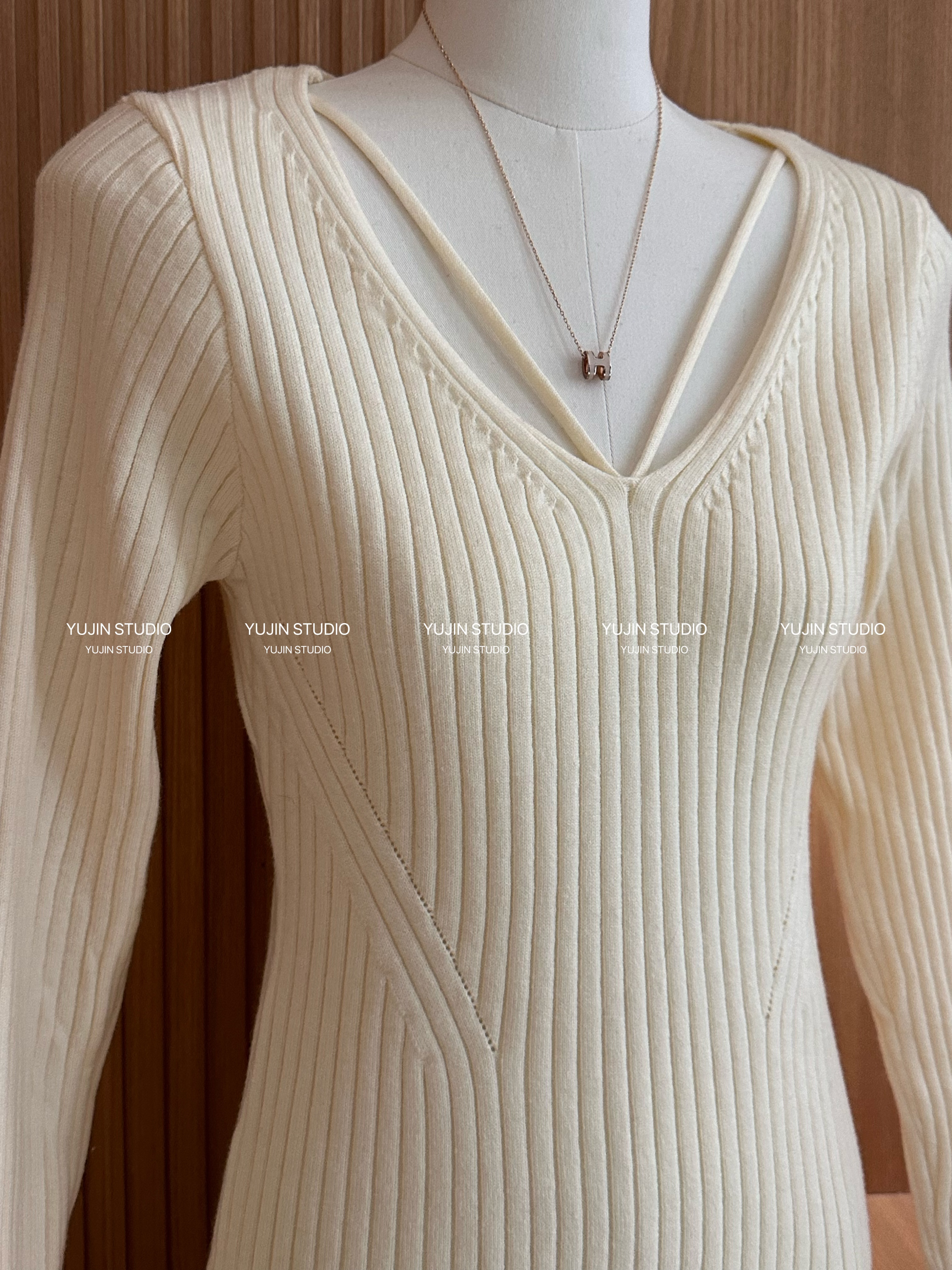 纯欲V领针织显瘦长袖粗坑条针织衫秋冬打底