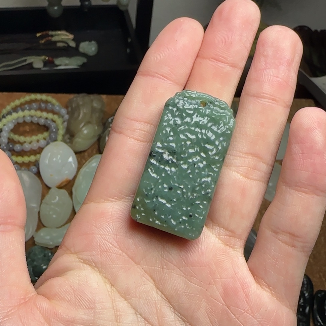 和田玉未镶嵌颈饰正常结构