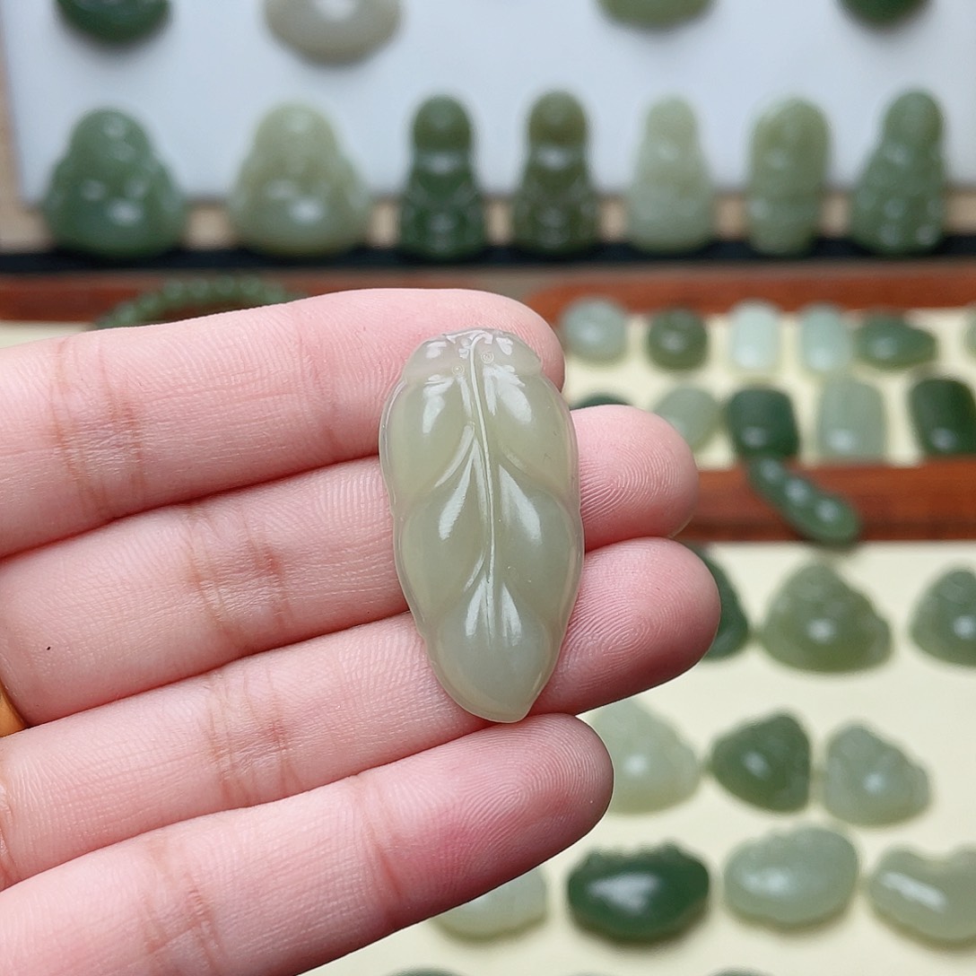 和田玉颈饰未镶嵌雨****云