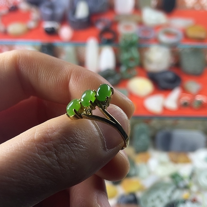 若***水和田玉未镶嵌颈饰