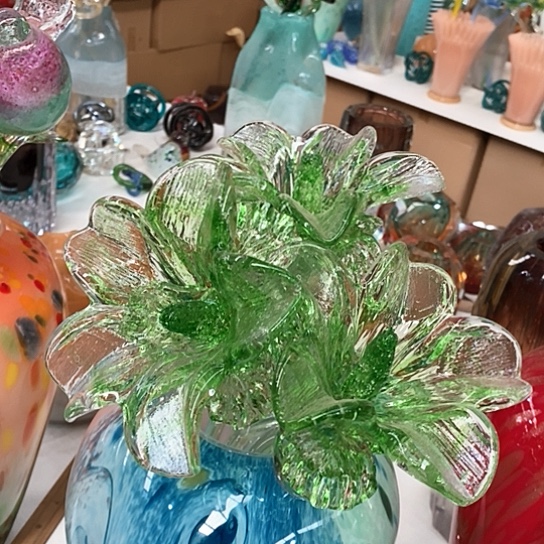 琉璃花瓶高45厘米宽9厘米