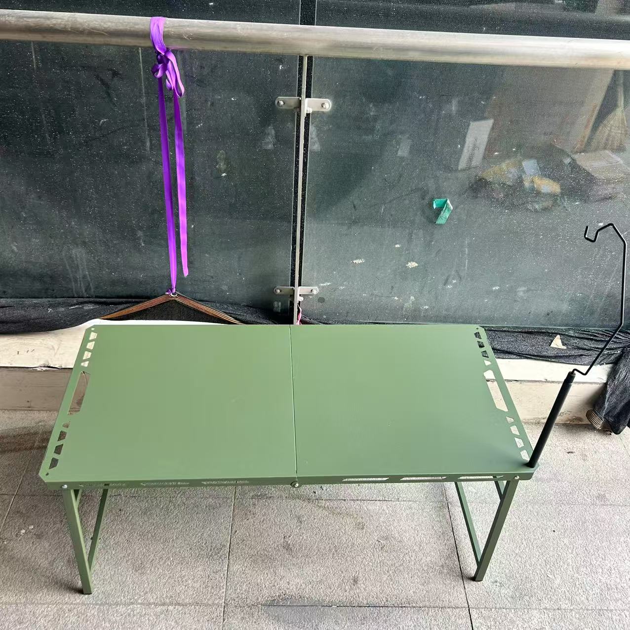 *朱*气缸折叠桌子