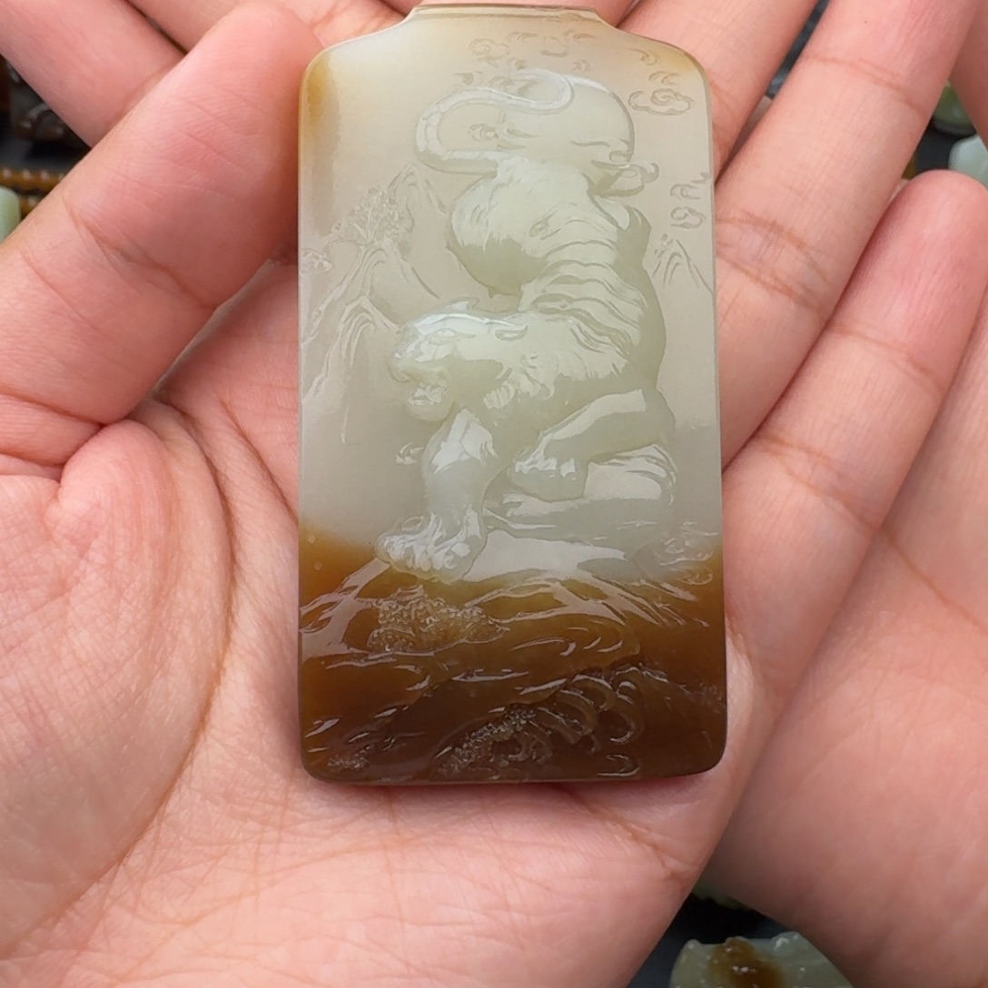 仙***逆和田玉未镶嵌颈饰