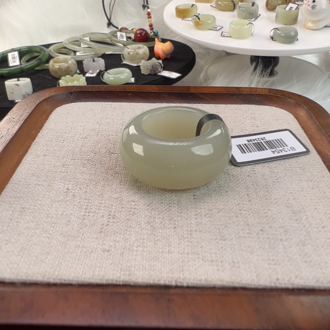 和田玉未镶嵌戒指w131轮胎17.0不退换