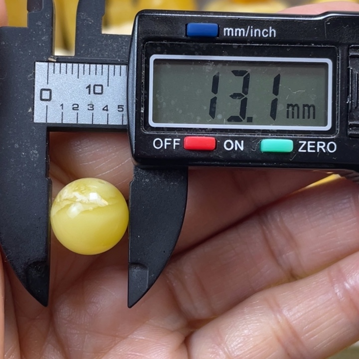 潇***哥蜜蜡未镶嵌裸石6号