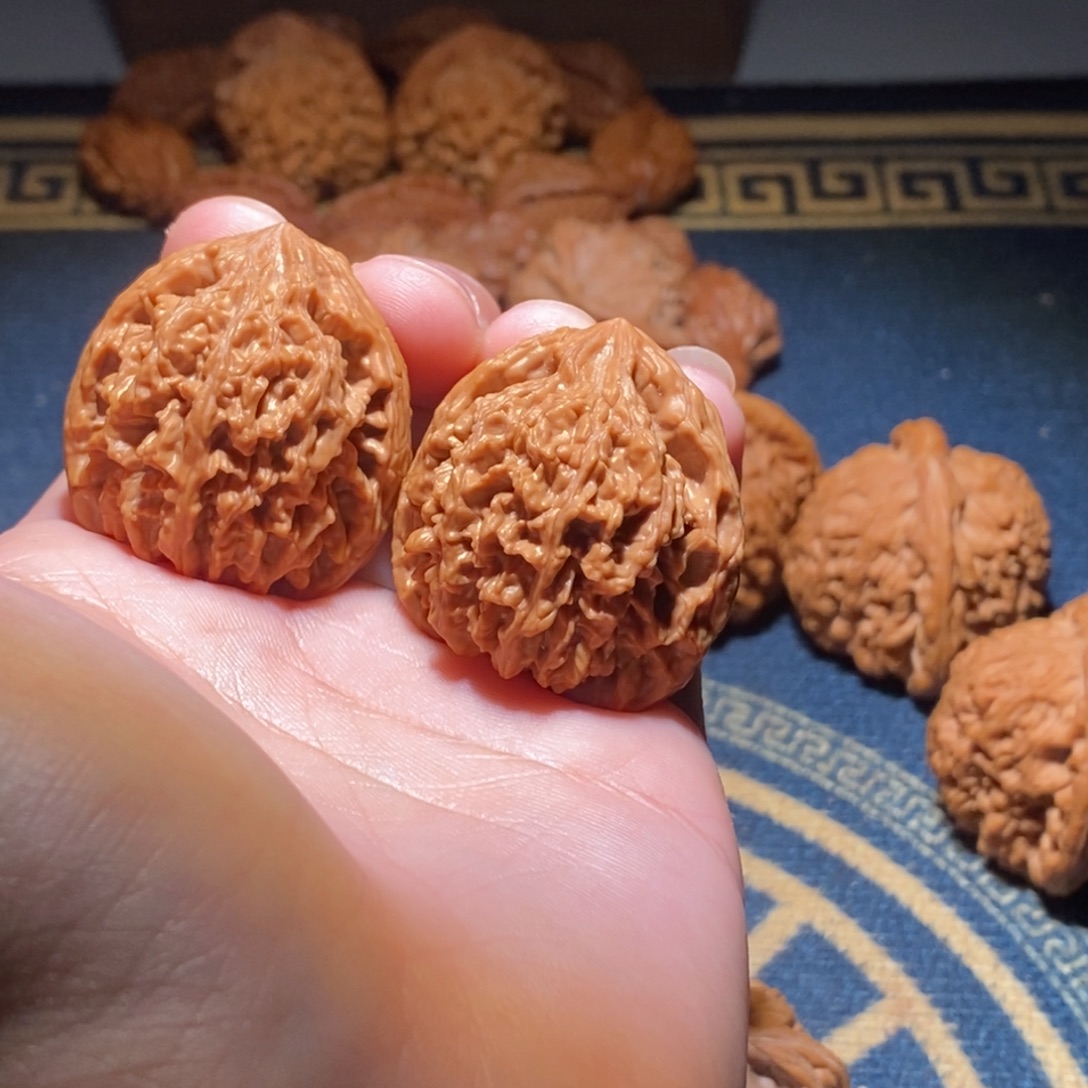 文玩核桃吊坠全品无修野生一对