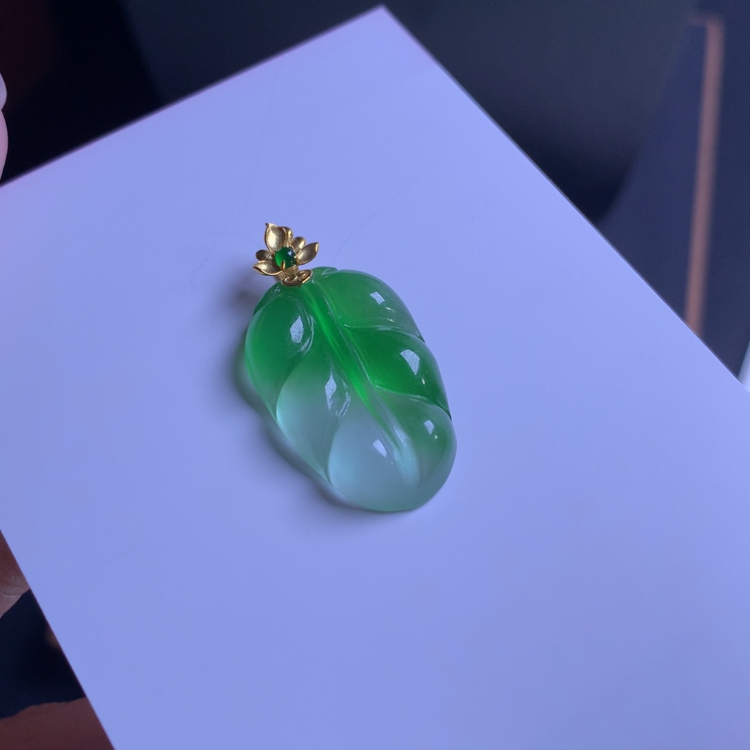 缅甸翡翠冰绿叶子
