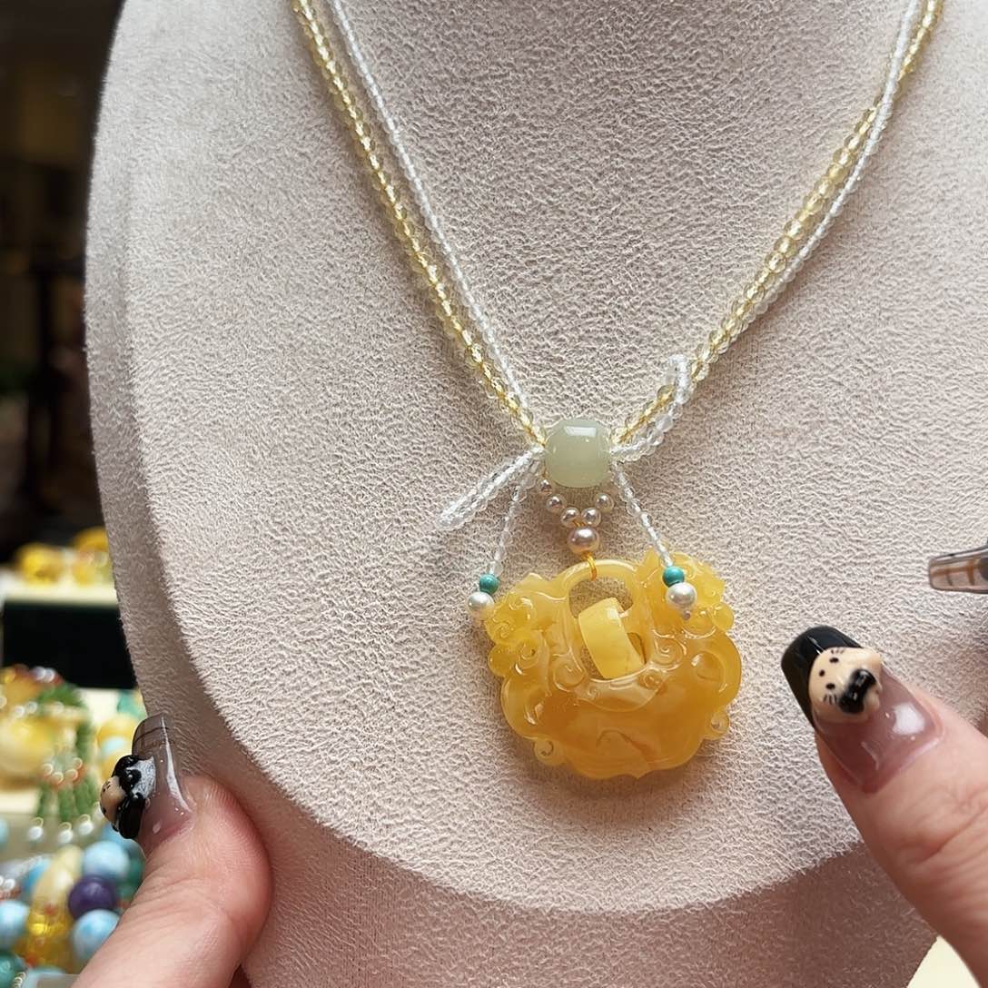 琥珀颈饰未镶嵌琥珀