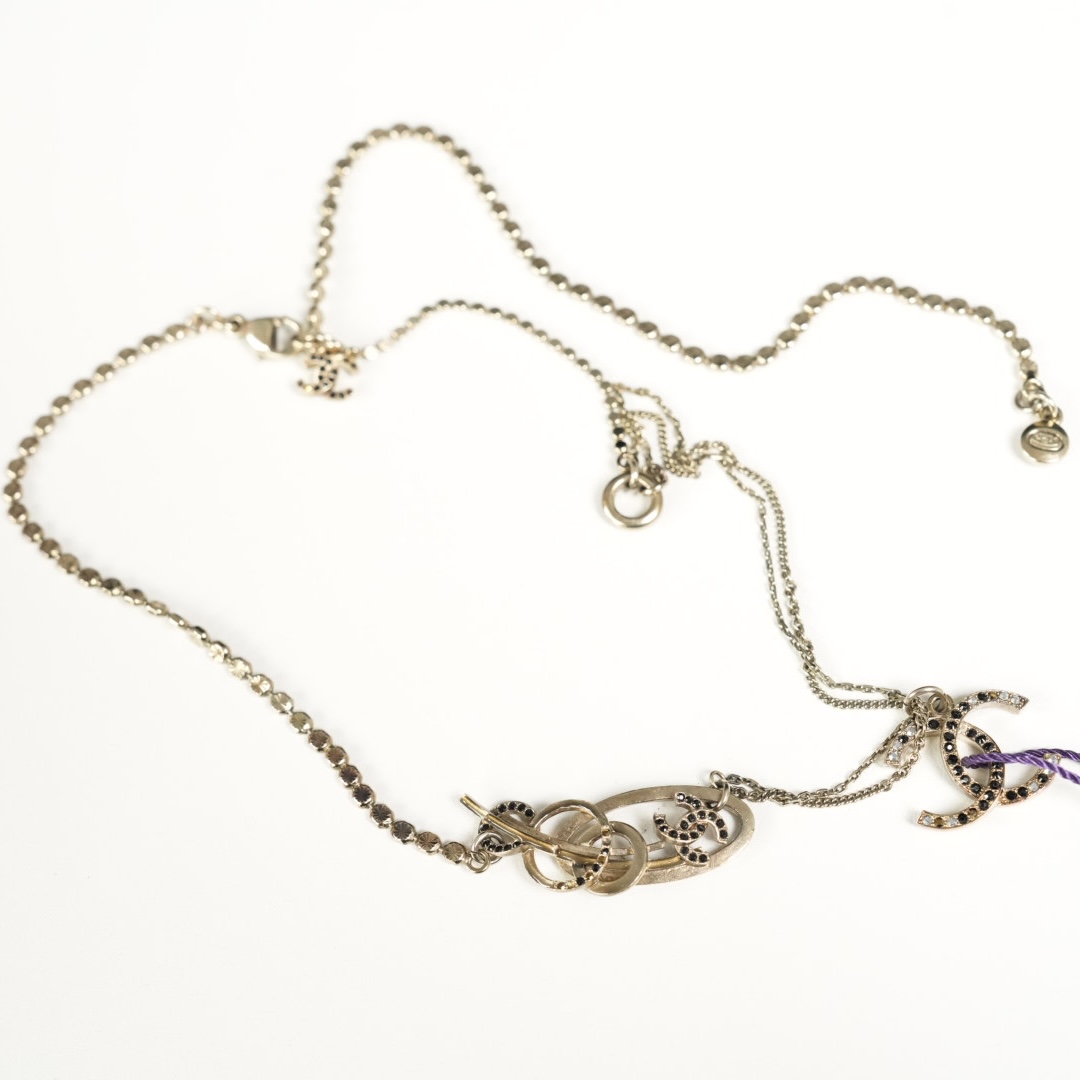 Chanel黑钻双C圈圈叶片项链