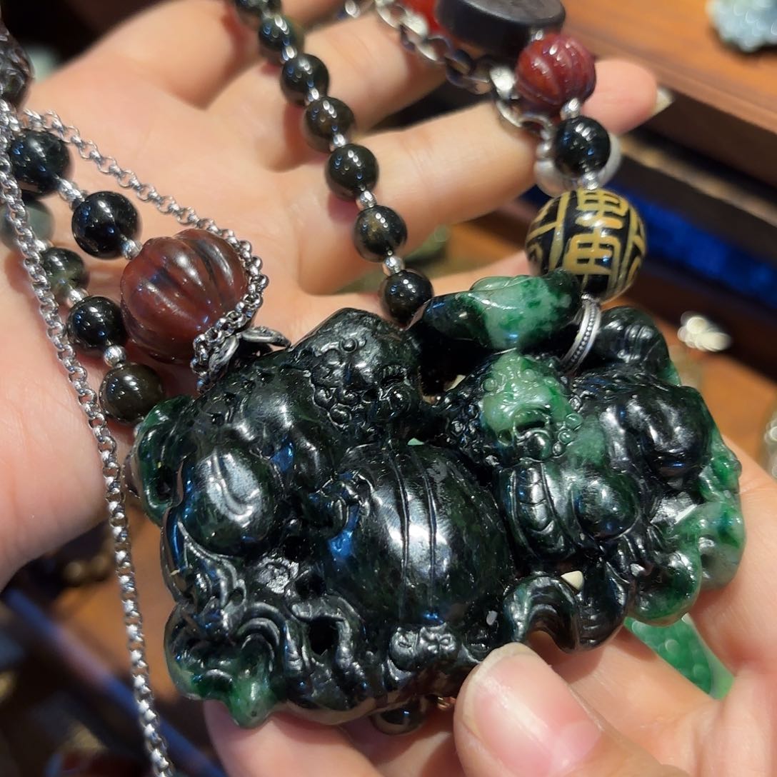 翡翠颈饰未镶嵌原创的