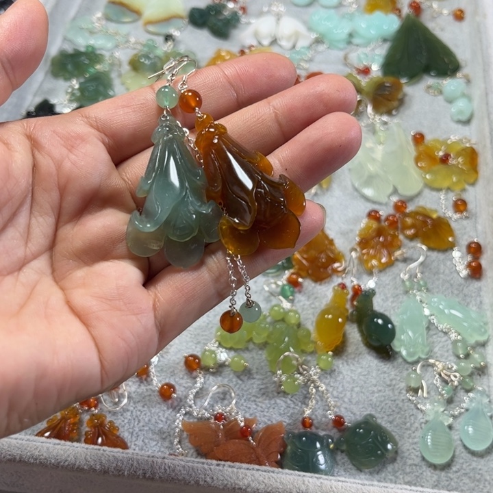 蛇纹石玉合金耳饰