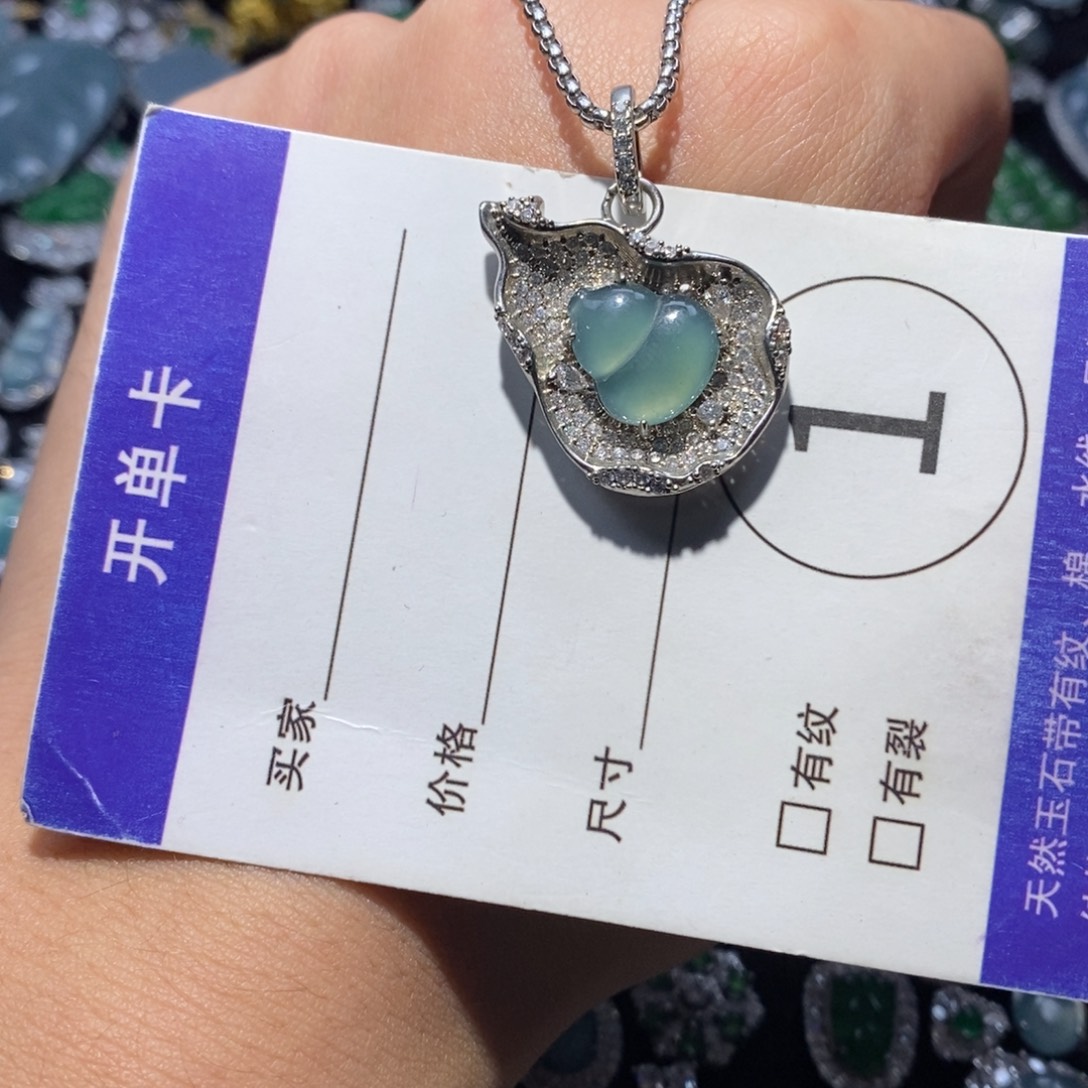 翡翠未镶嵌颈饰翡翠