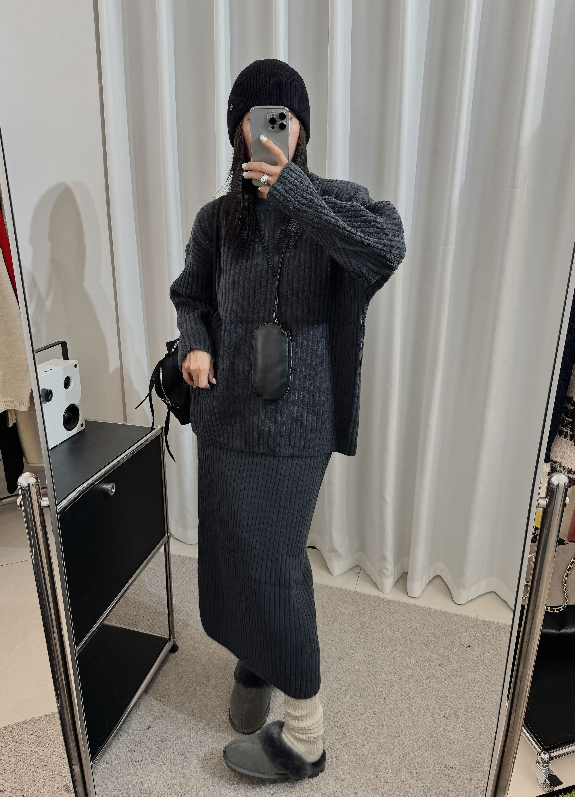 2025冬季韩系穿搭坑条显瘦高级感两件套秋冬韩版黑色条纹百搭毛衣