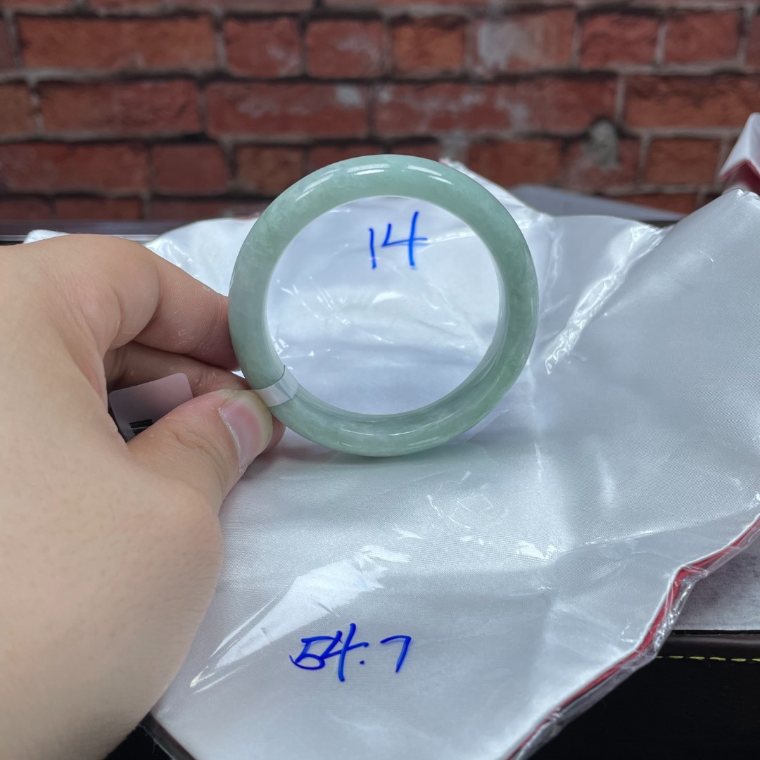 毛货手镯需精细抛光/14