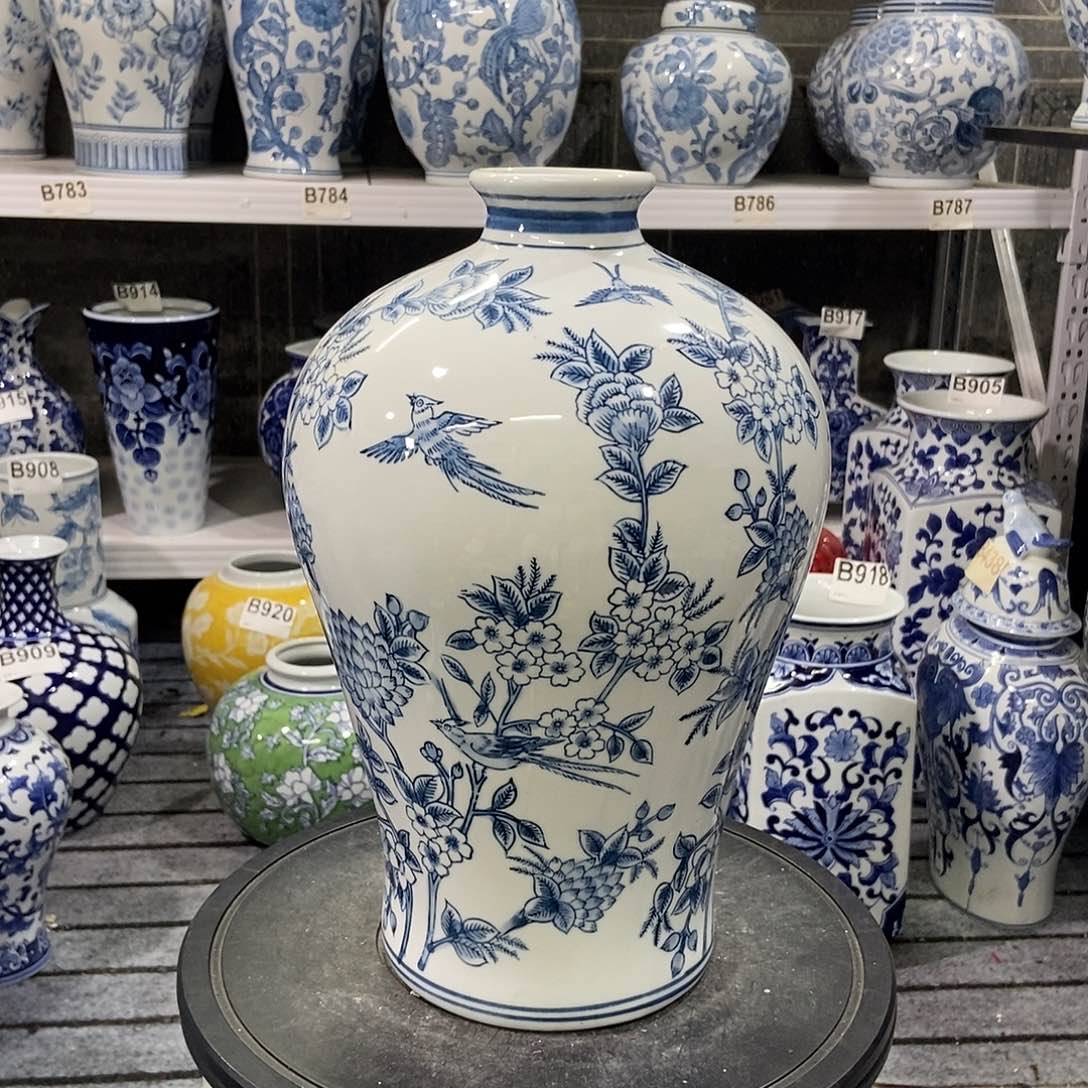 摆件花瓶手绘釉下彩