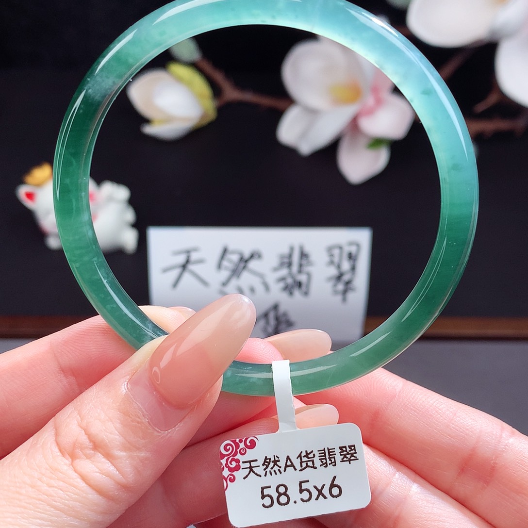 翡翠手镯（圆镯）未镶嵌