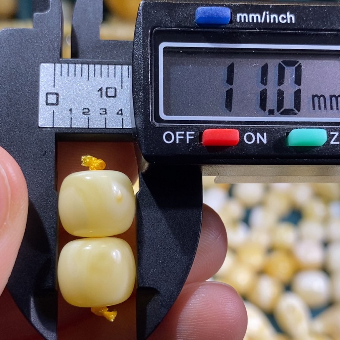 蜜蜡裸石未镶嵌配饰