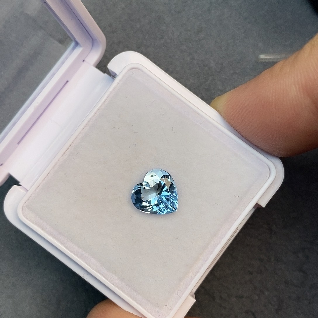 笔搁未镶嵌海蓝宝石1.87ct 圣玛利亚