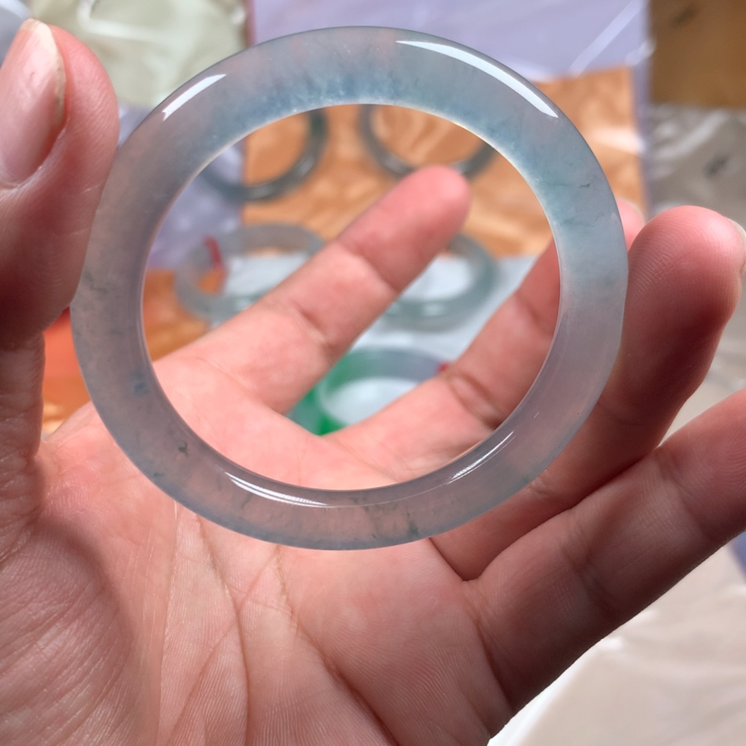 翡翠手镯未镶嵌翡翠手镯