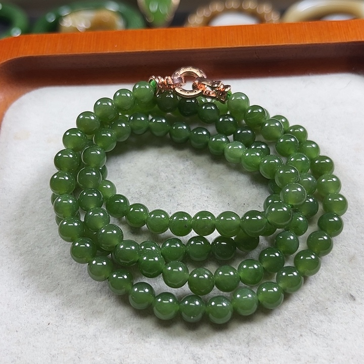 颈饰未镶嵌和田玉（碧玉）