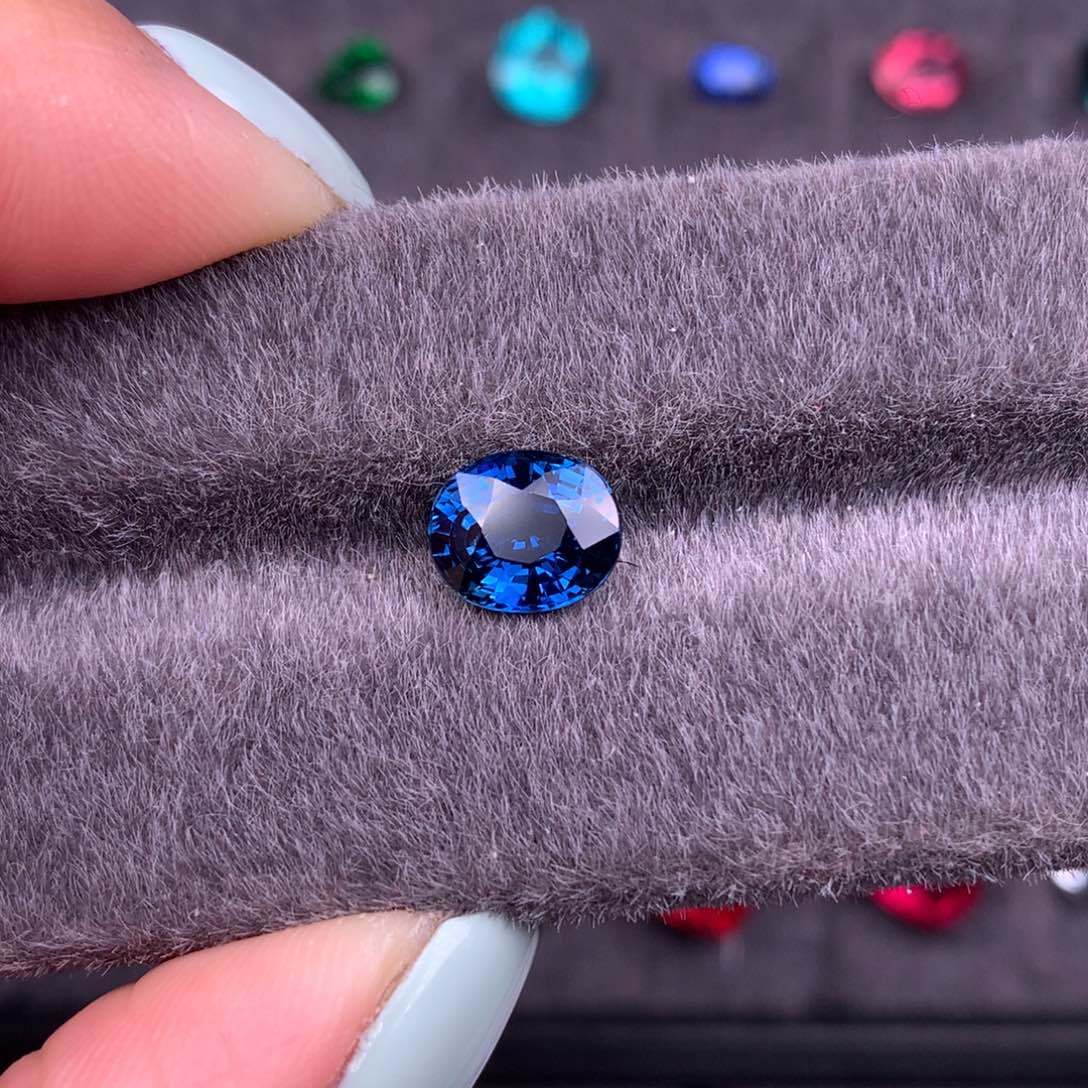 蓝宝石裸石未镶嵌2.57ct天然无烧皇家蓝