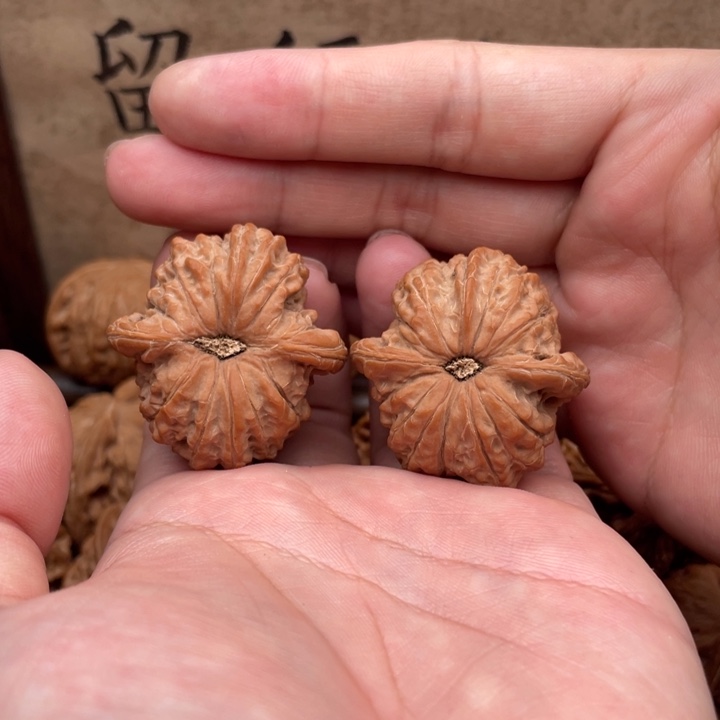 S***️文玩核桃把件38血麒麟