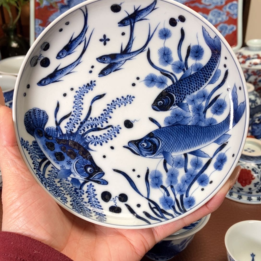 洪印慕明青花鱼藻壶承