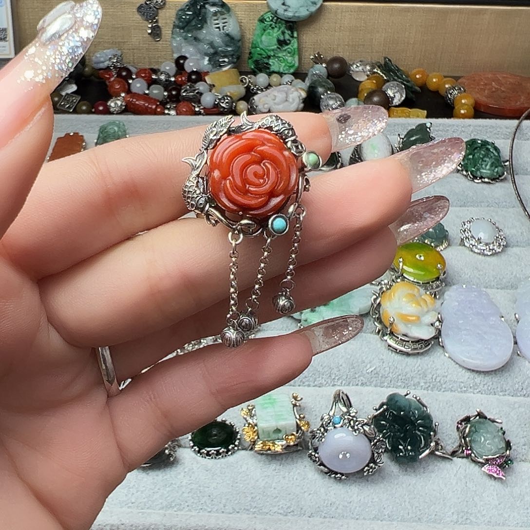 翡翠颈饰未镶嵌崔*任吊坠