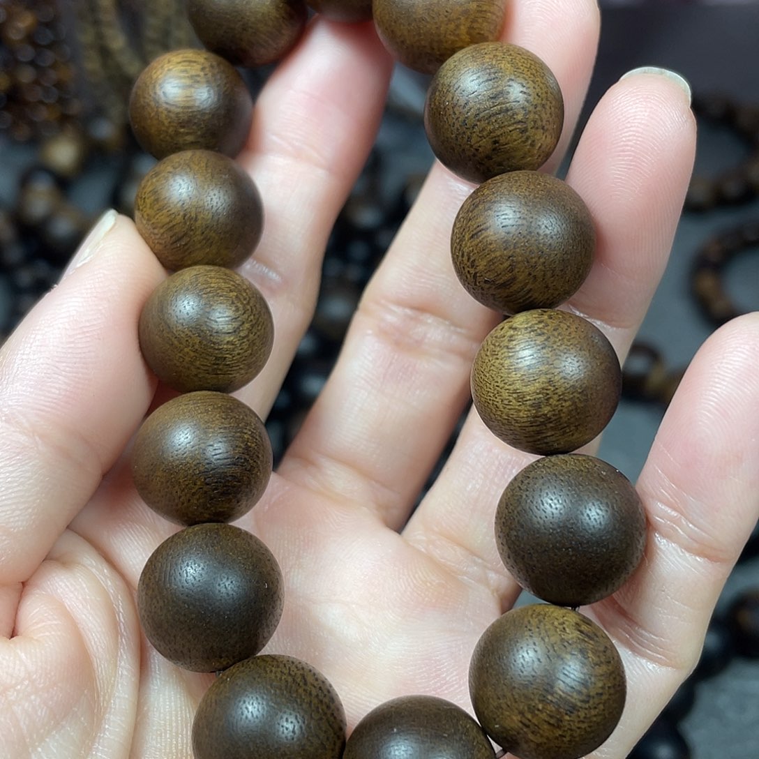 达***溜手串沉香芽庄白棋