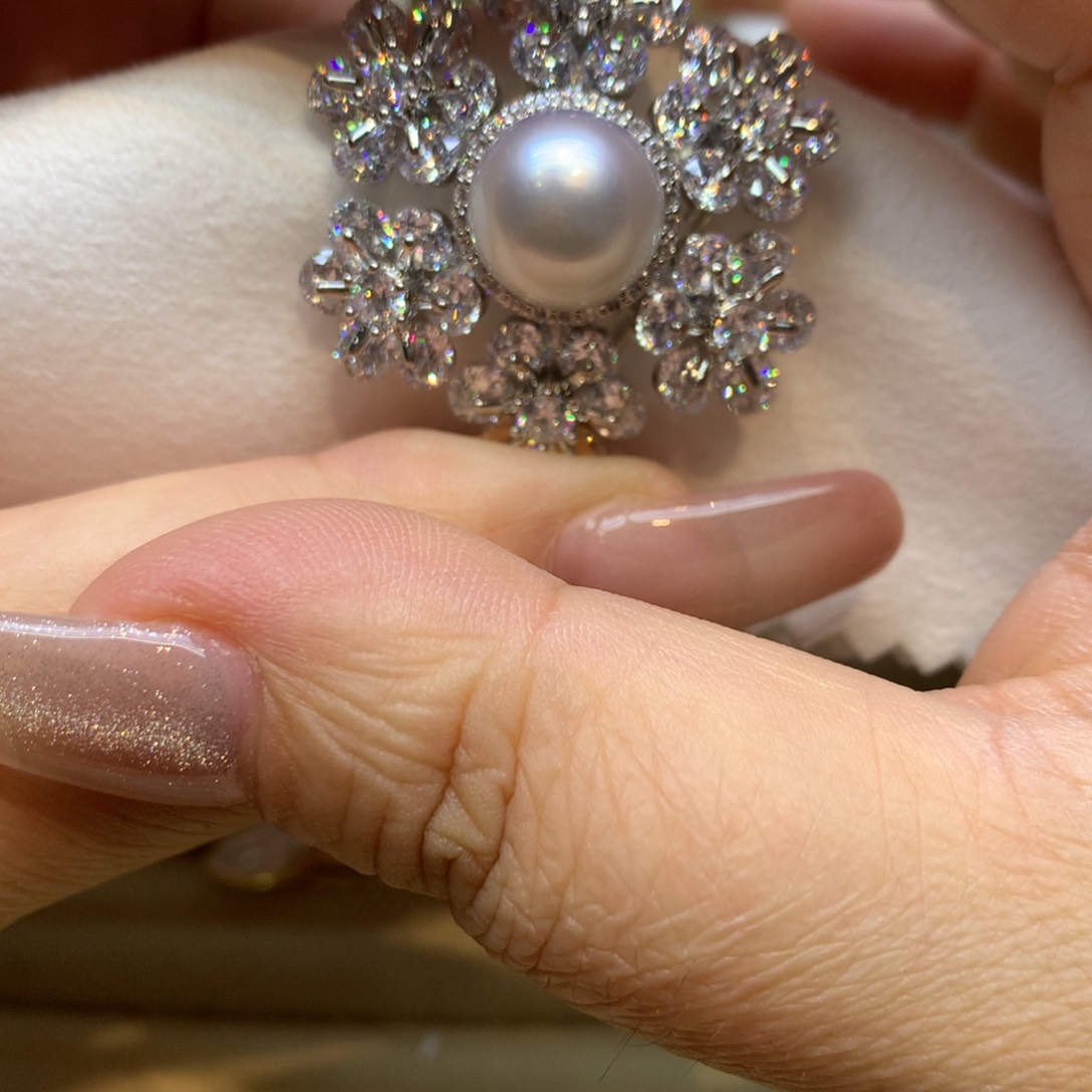 未镶嵌胸饰海水珍珠