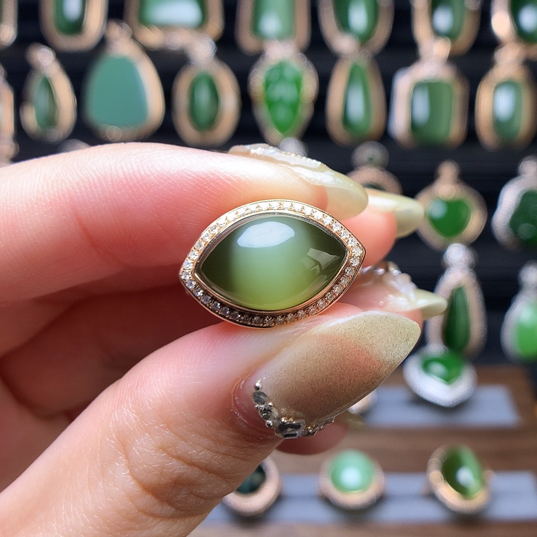 和田玉首饰18K金镶嵌