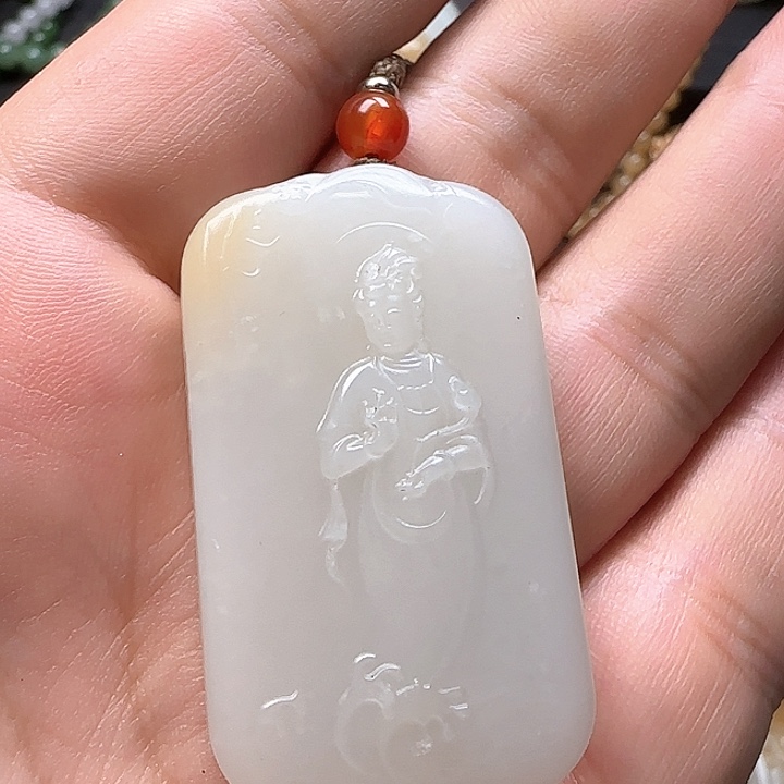 王***金颈饰未镶嵌和田玉